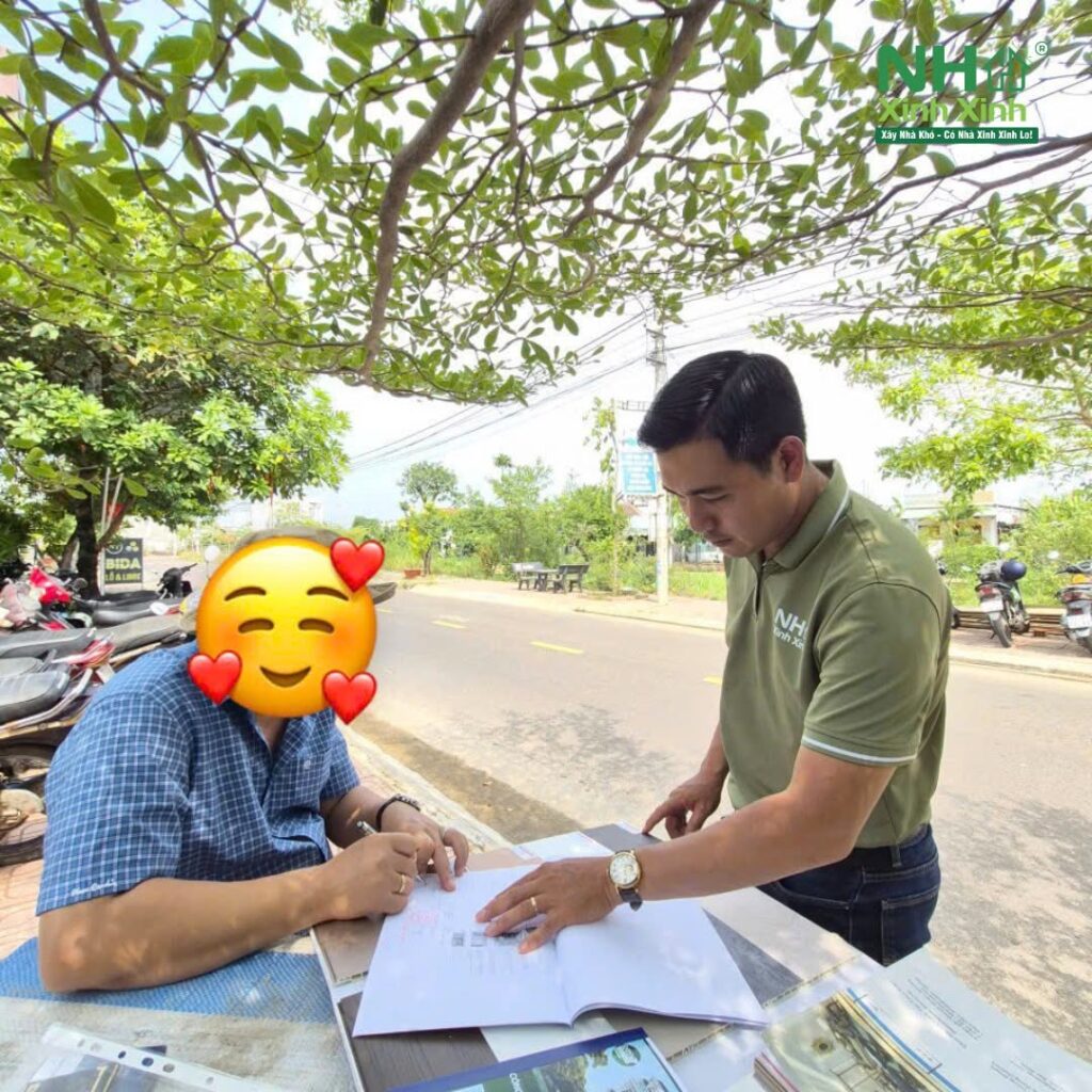 Nhà Xinh Xinh cùng khách hàng ký hợp đồng thi công nội thất tại công trình