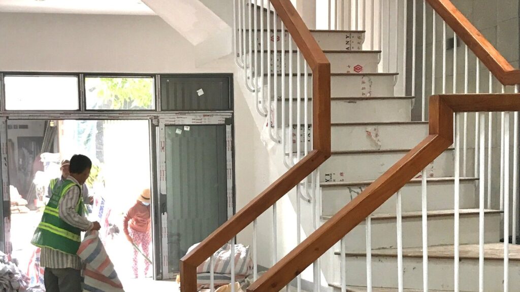 Thi công cầu thang tại công trình cải tạo 12 Trần Huy Liệu, Quy Nhơn